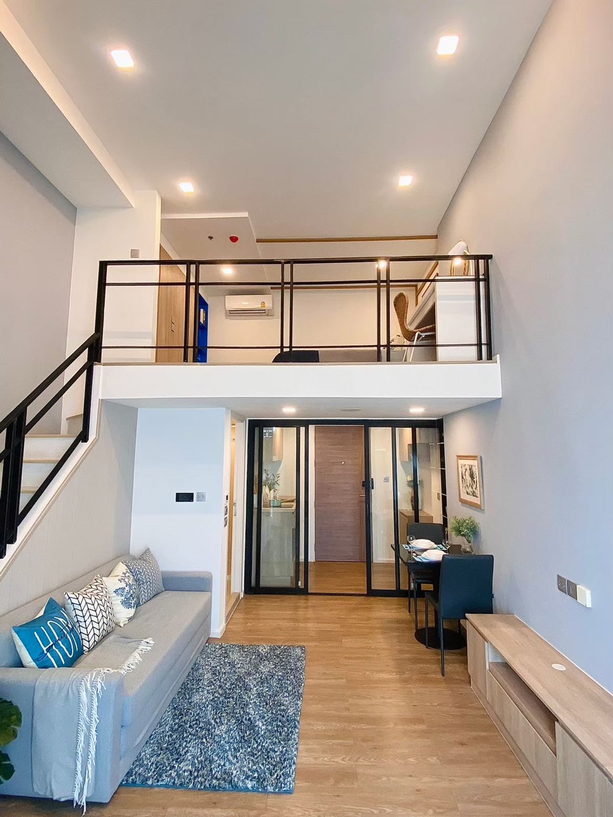 ขายคอนโดอ่อนนุช อุดมสุข : Crazy Price!!!!! ขายโมดิซ สุขุมวิท 50 ขนาด 1  Bedroom Exclusive Vertical Suite 2 ชั้น (Duplex type) วิวโค้งน้ำเจ้าพระยา