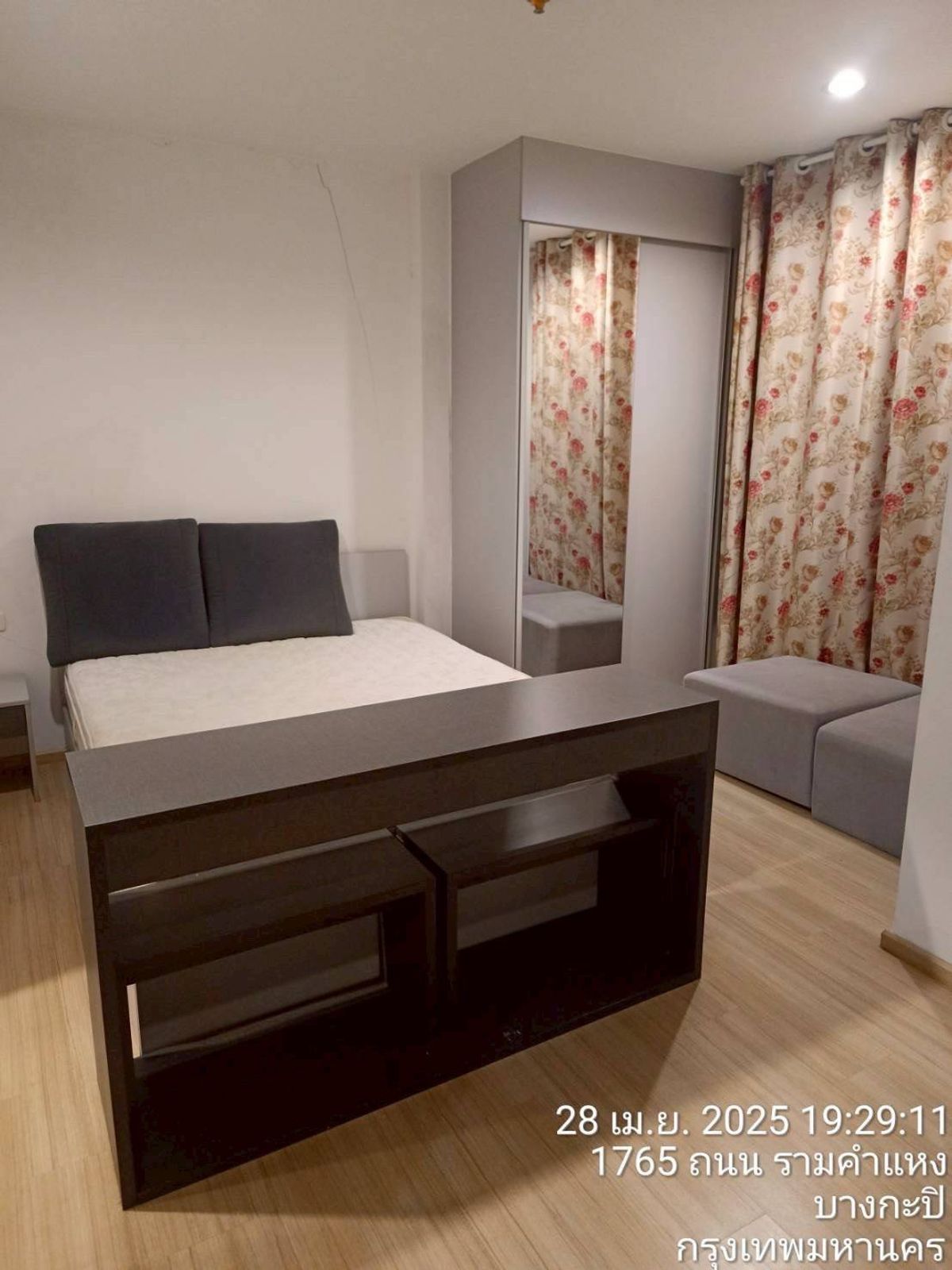 For RentCondoRama9, Petchburi, RCA : TB9R224  For rent, The Base Rama 9-Ramkhamhaeng, floor 17, pool view, fully furnished 10,000.-/month 064-959-8900