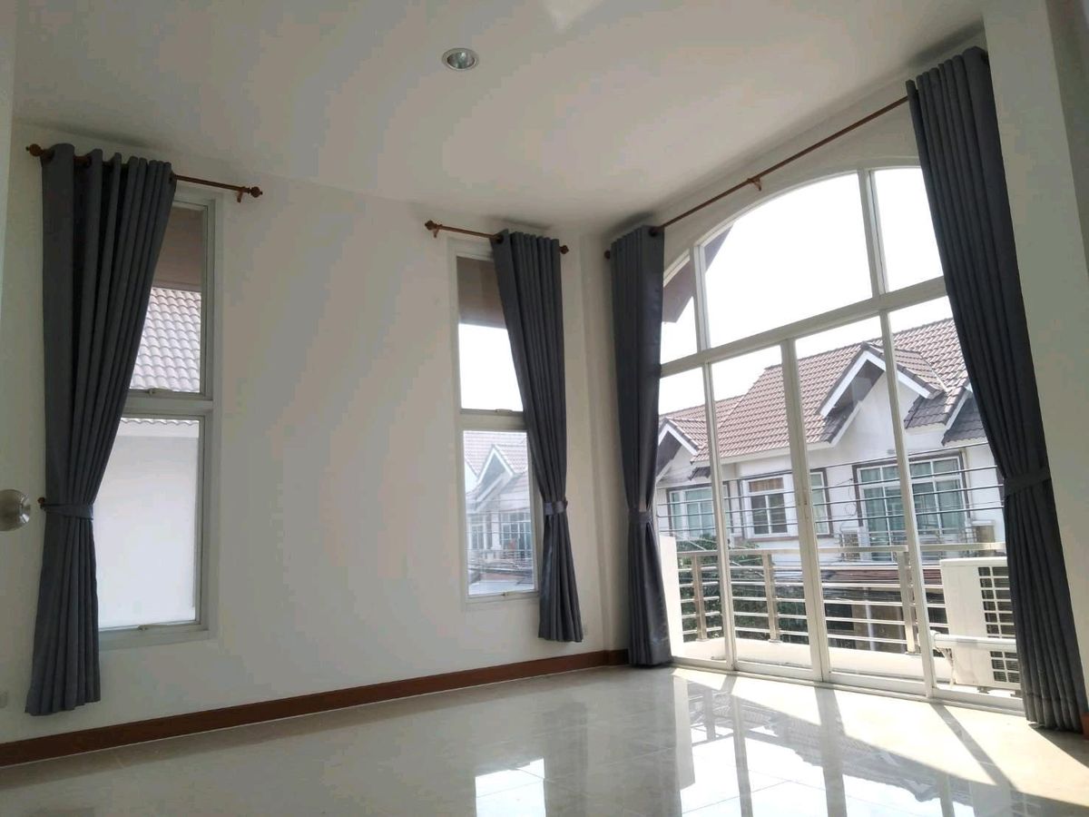 ให้เช่าทาวน์โฮมสุขุมวิท อโศก ทองหล่อ : Townhome rent 20,000 b month Sukhumvit 101 