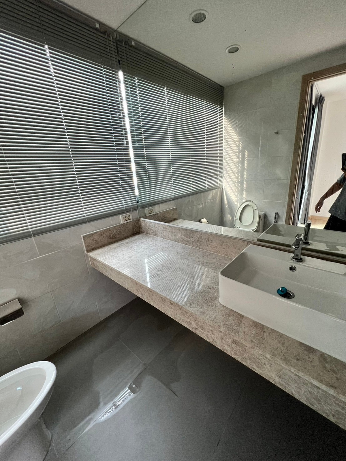 For RentTownhomeChaengwatana, Muangthong : 2 Unit townhome, suitable for office use, located on Ratchaphruek Road. 6 bedrooms, 6 bathrooms.