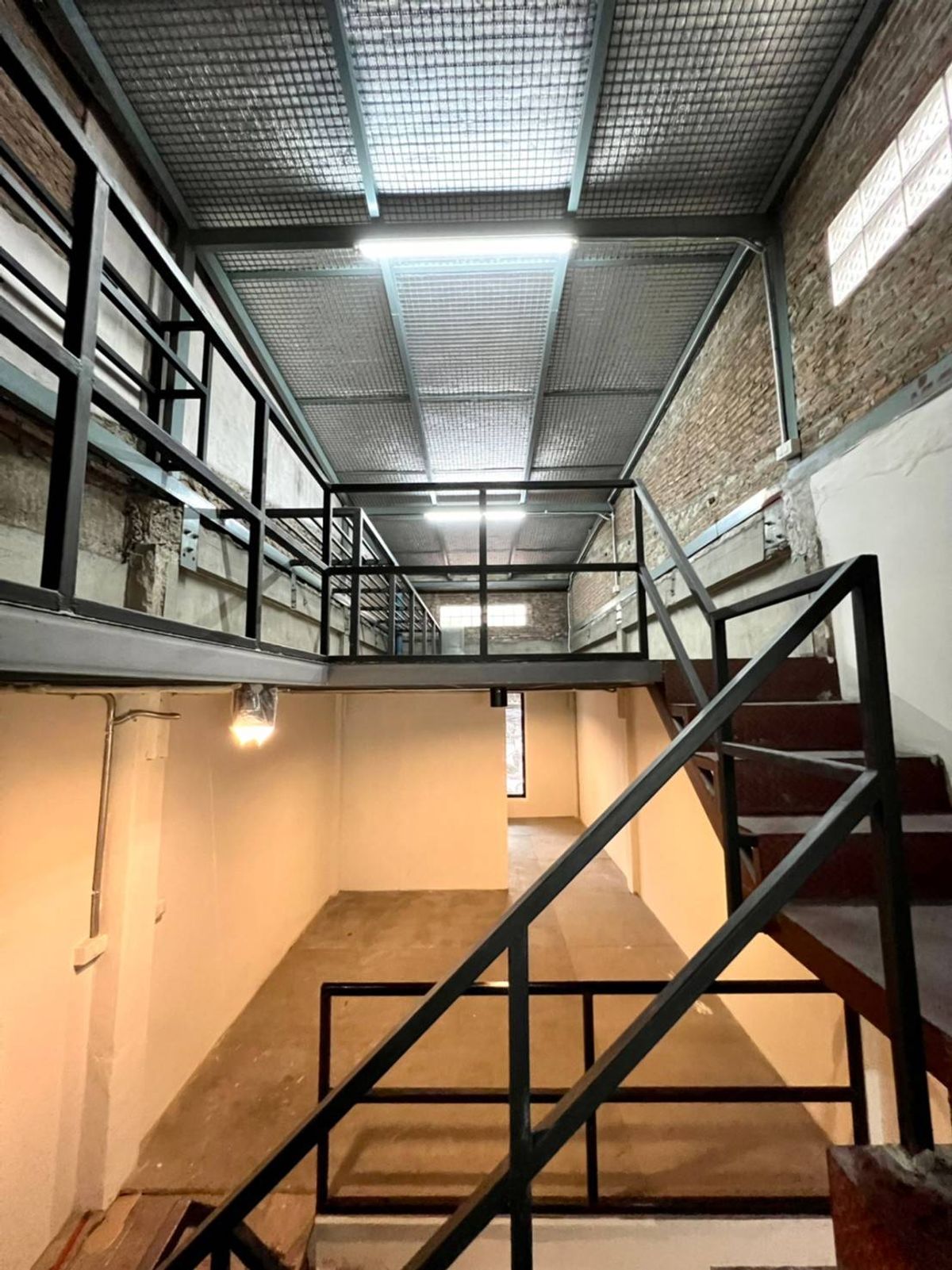 For SaleShop HouseBang Sue, Wong Sawang, Tao Pun : Sell ​​2 -storey commercial building with tenants at 9 MRT Bang Pho, only 50 meters near Bang Pho Hospital. And Bang Sue Gateway