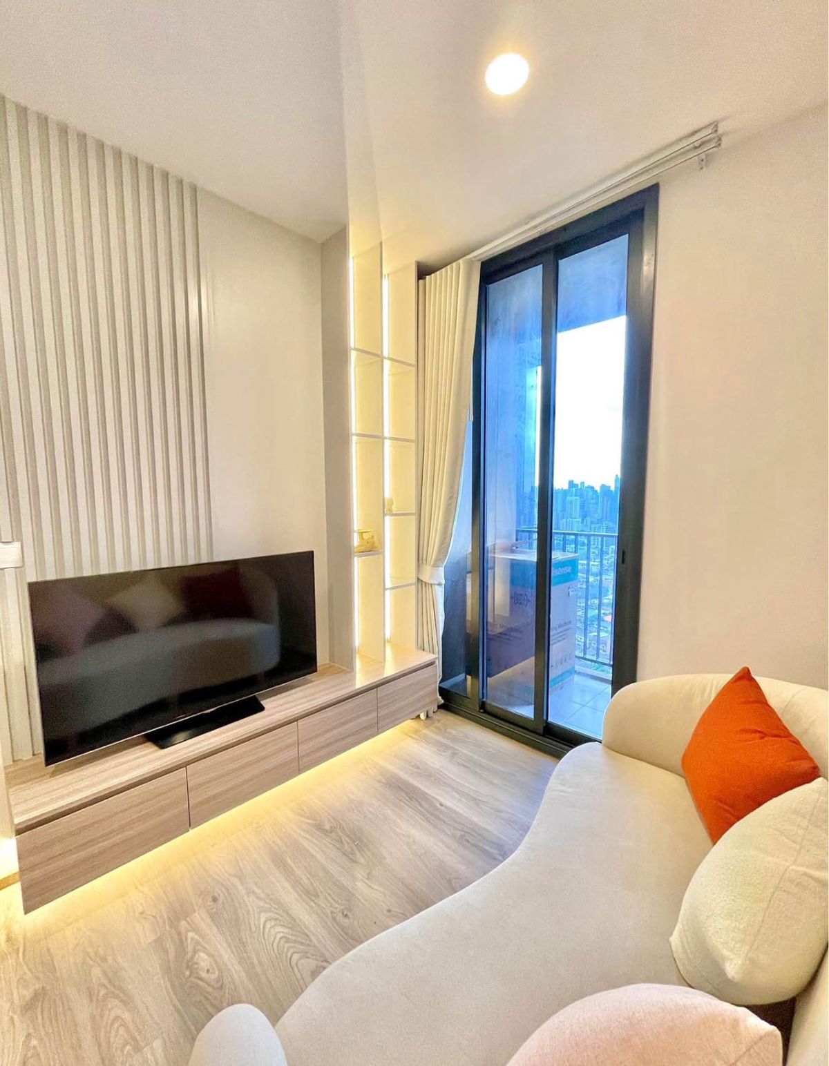 ให้เช่าคอนโดสุขุมวิท อโศก ทองหล่อ : 🏡 Cozy 1 Bedroom Unit For Rent @Oka Haus 🏡