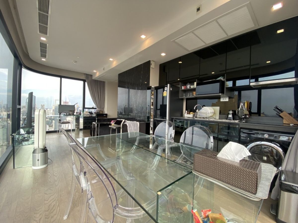 For RentCondoSukhumvit, Asoke, Thonglor : (For Rent) Ashton Asoke – 2-Bedroom with Premium Materials, Marble Walls, Copper Glass, and Full Built-in Functionality. Conveniently located near MRT Sukhumvit and BTS Asoke.