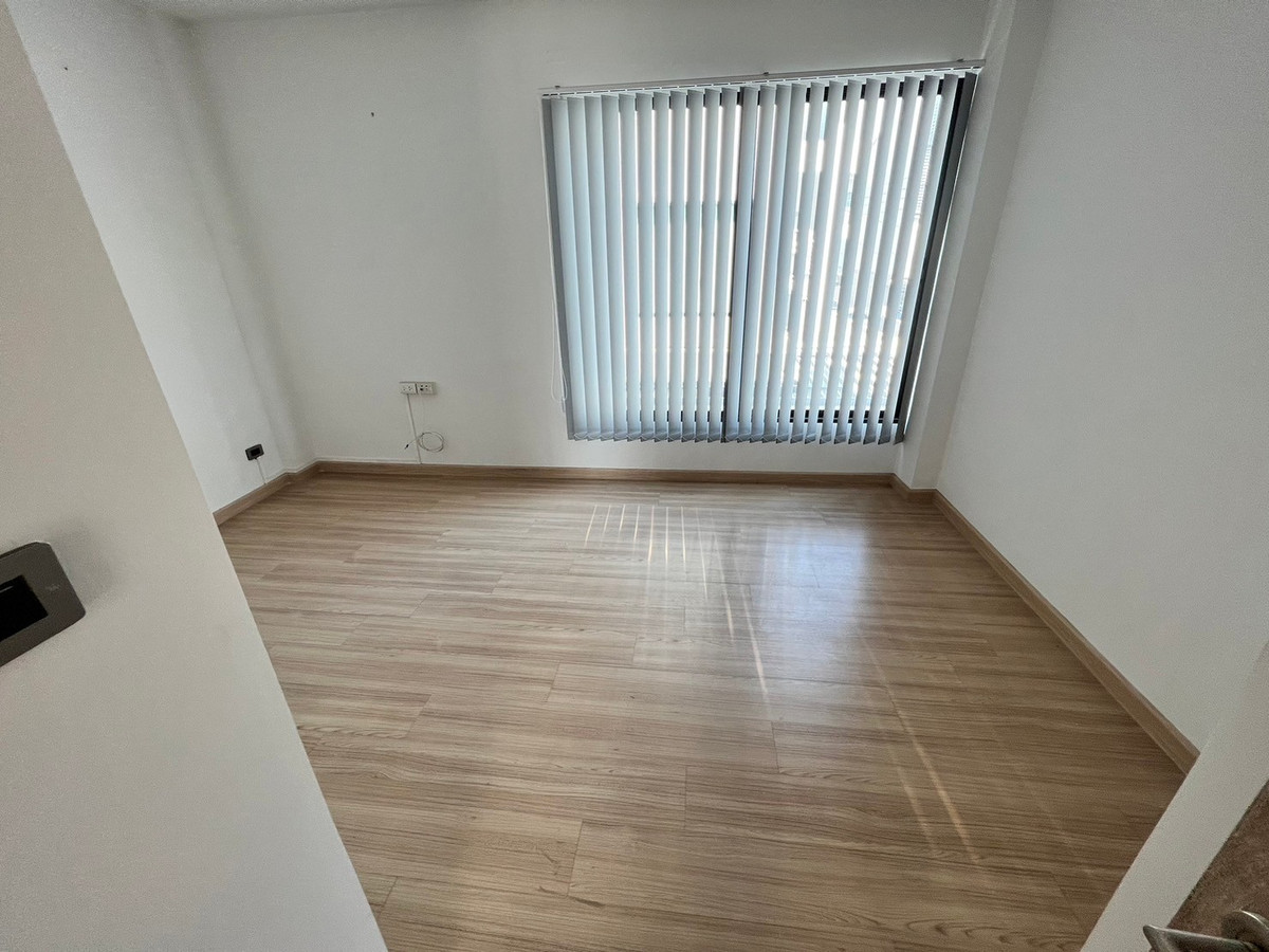 For RentTownhomeChaengwatana, Muangthong : 2 Unit townhome, suitable for office use, located on Ratchaphruek Road. 6 bedrooms, 6 bathrooms.