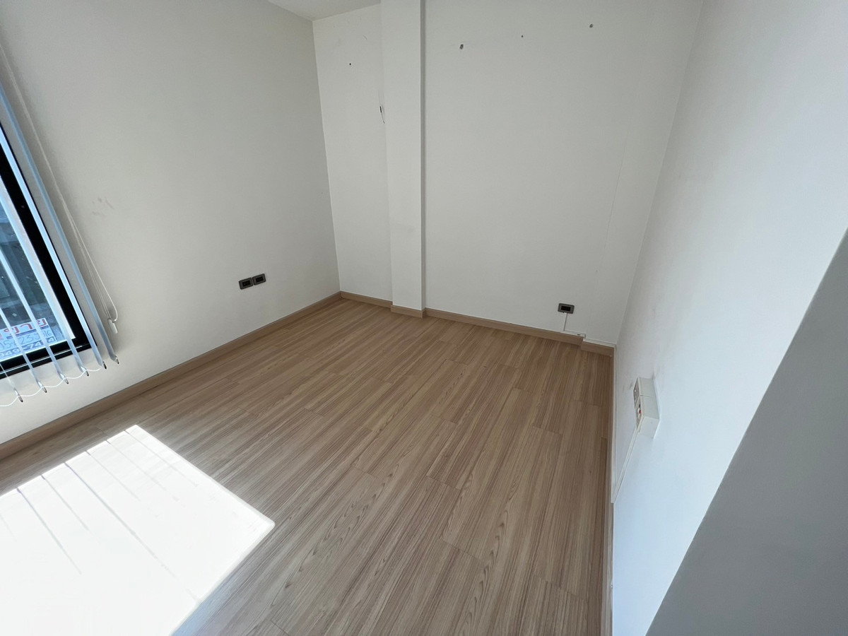 For RentTownhomeChaengwatana, Muangthong : 2 Unit townhome, suitable for office use, located on Ratchaphruek Road. 6 bedrooms, 6 bathrooms.