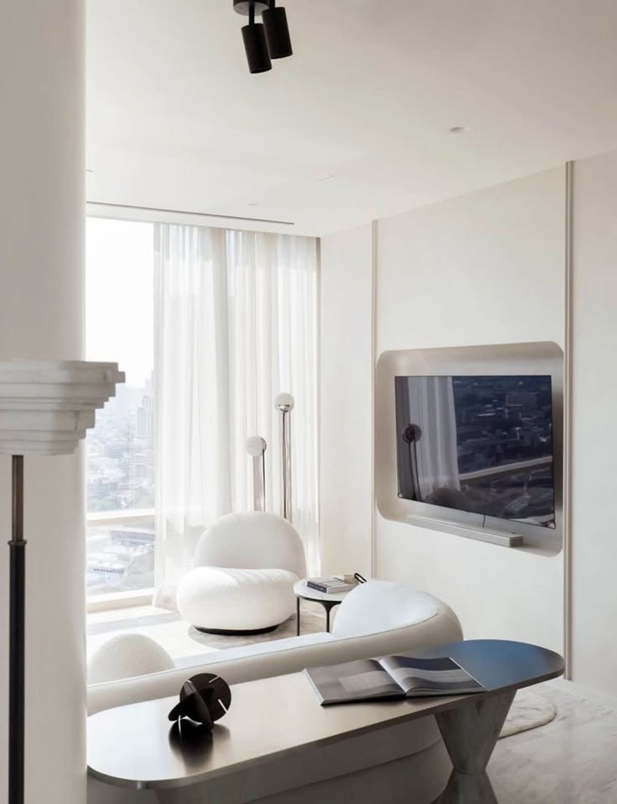 คอนโดสาทร นราธิวาส : คอนโดหรูที่ Four Seasons Private Residences เดินทางสะดวก ใกล้รถไฟฟ้าบีทีเอส ห้องตกแต่งสวยมาก! เฟอร์นิเจอร์ครบ! พร้อมอยู่!