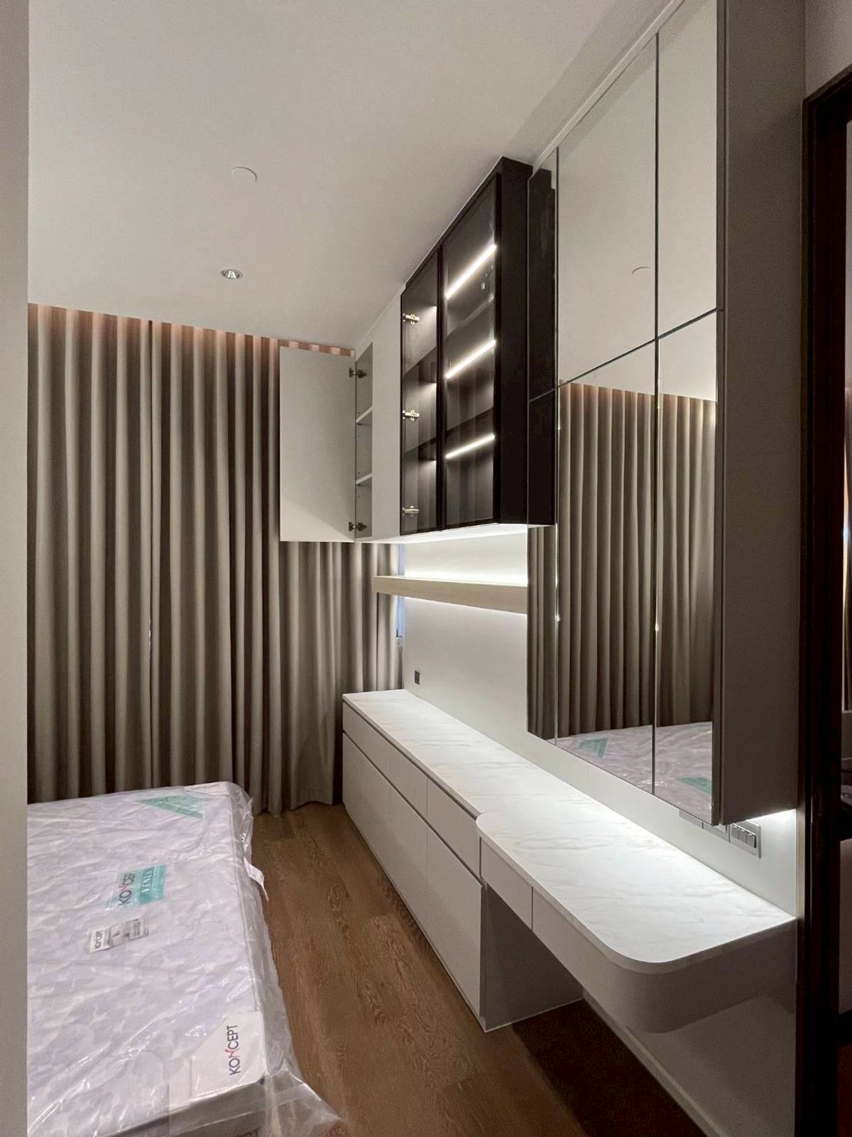 ให้เช่าคอนโดสุขุมวิท อโศก ทองหล่อ : ● Kraam Sukhumvit 26 ● 60k | 61 sq.m | 1 Bedroom  Bathroom