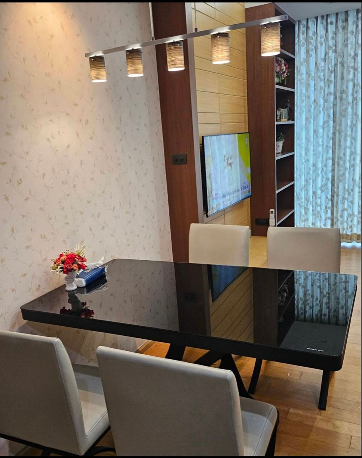 For RentCondoRatchathewi,Phayathai : Rent Villa Ratchathewi, 2 bedrooms, beautiful, full, near BTS, Ratchathewi. Interested in Atline.@841QLNR