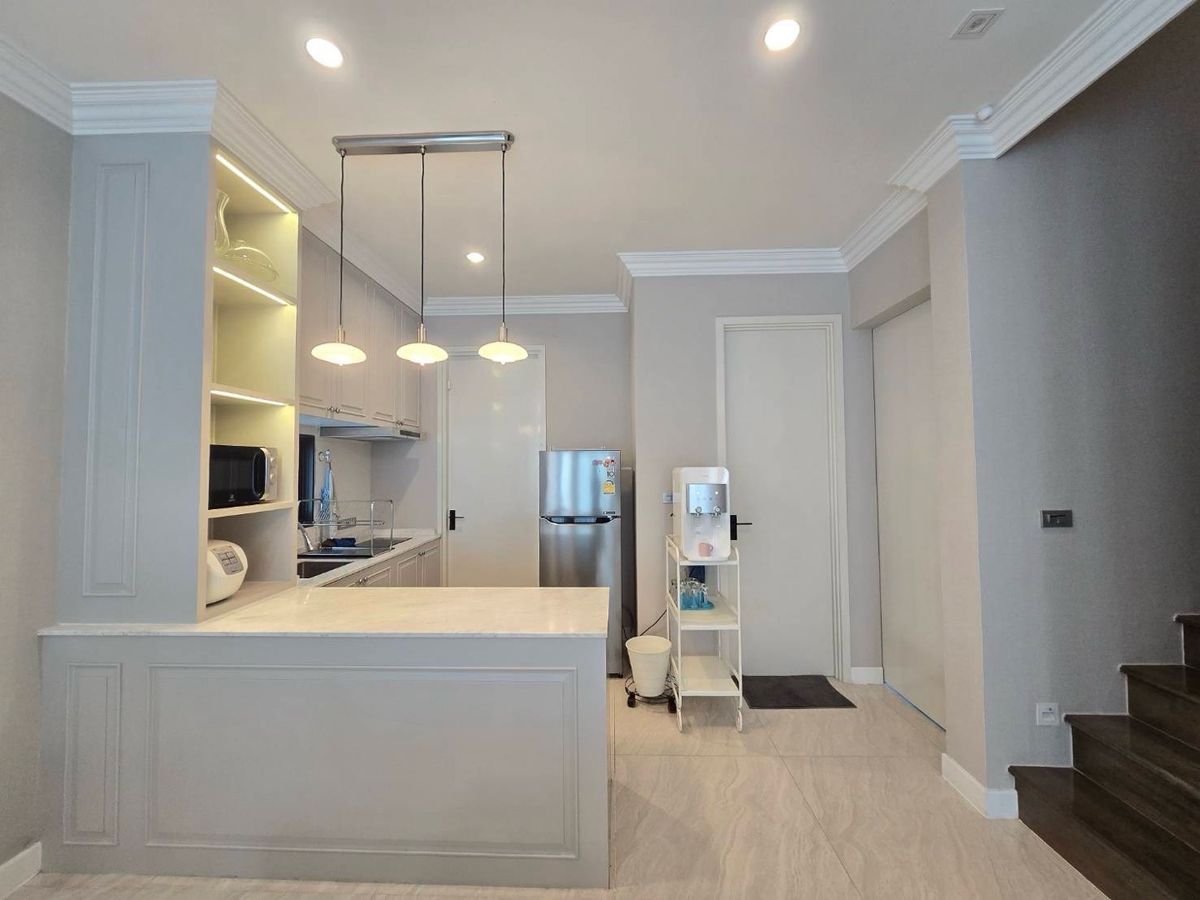 🏡 Pet-Friendly Home | Private Corner Unit | 3-Storey Modern Home near Mega Bangna – Fully Furnished Loading...