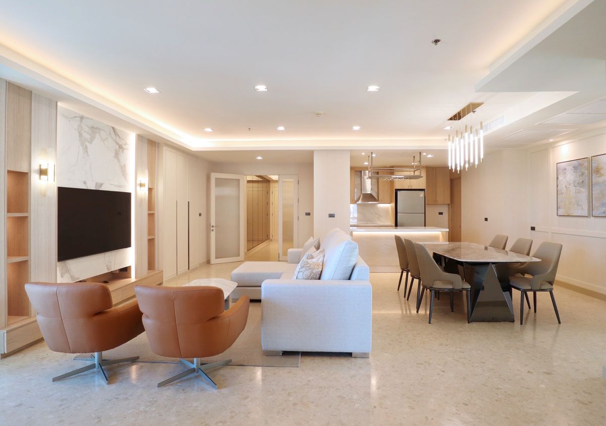ขายคอนโดสุขุมวิท อโศก ทองหล่อ : Nusasiri Grand Condo | Just 1 step from BTS Ekkamai 🚆