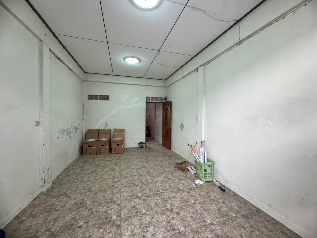 ขายอาคารพาณิชย์สีลม ศาลาแดง บางรัก : ขายตึกแถว ซอยจินดาถวิล แขวงมหาพฤฒาราม บางรัก ทำเลดีใจกลางเมือง (N.1984)