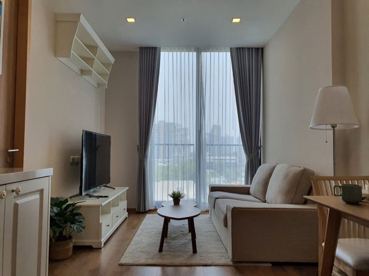 For RentCondoSukhumvit, Asoke, Thonglor : Rent RR328 NOBLE BE SUKHUMVIT 33. Beautiful room, complete furniture near the Phrom Phong BTS BTS, ready to be on 19/08/2025.
