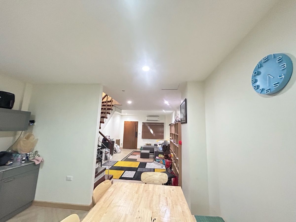 ขายทาวน์โฮมสาทร นราธิวาส : ขายด่วน ราคาพิเศษ  7,600,000 บาท หมู่บ้านธนพัฒน์  พร้อมเฟอร์นิเจอร์ พร้อมอยู่ บ้านต่อเติมแล้ว