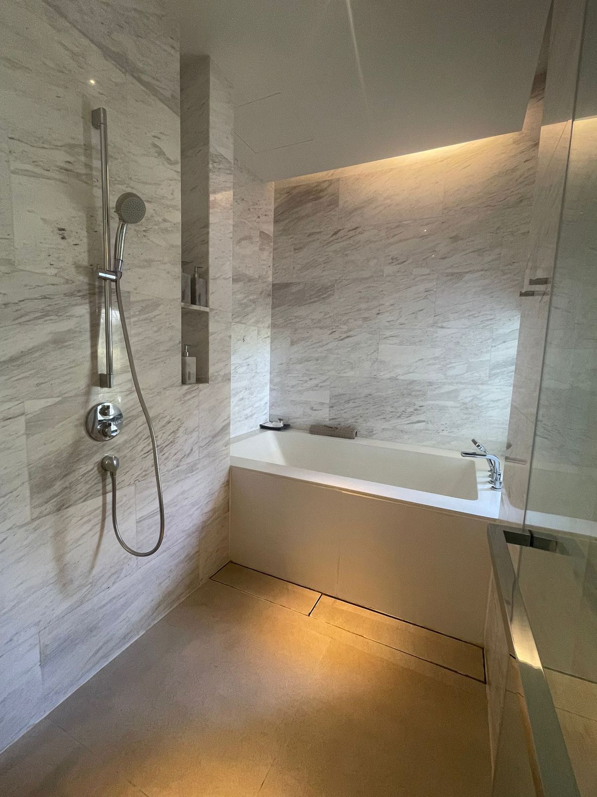 ขายคอนโดภูเก็ต : 🔥 Foreign Quota | Penthouse 1B1B | 213 Sq.m. | Twinpalms Residences by Montazure | 3rd Floor | 72 MB [YBs250701]