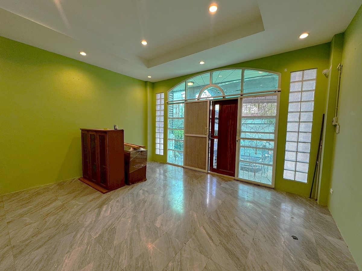 For RentShop HouseSukhumvit, Asoke, Thonglor : Townhouse for Rent – Suitable for All Types of Business, Ekkamai  **NO CO-AGENT**