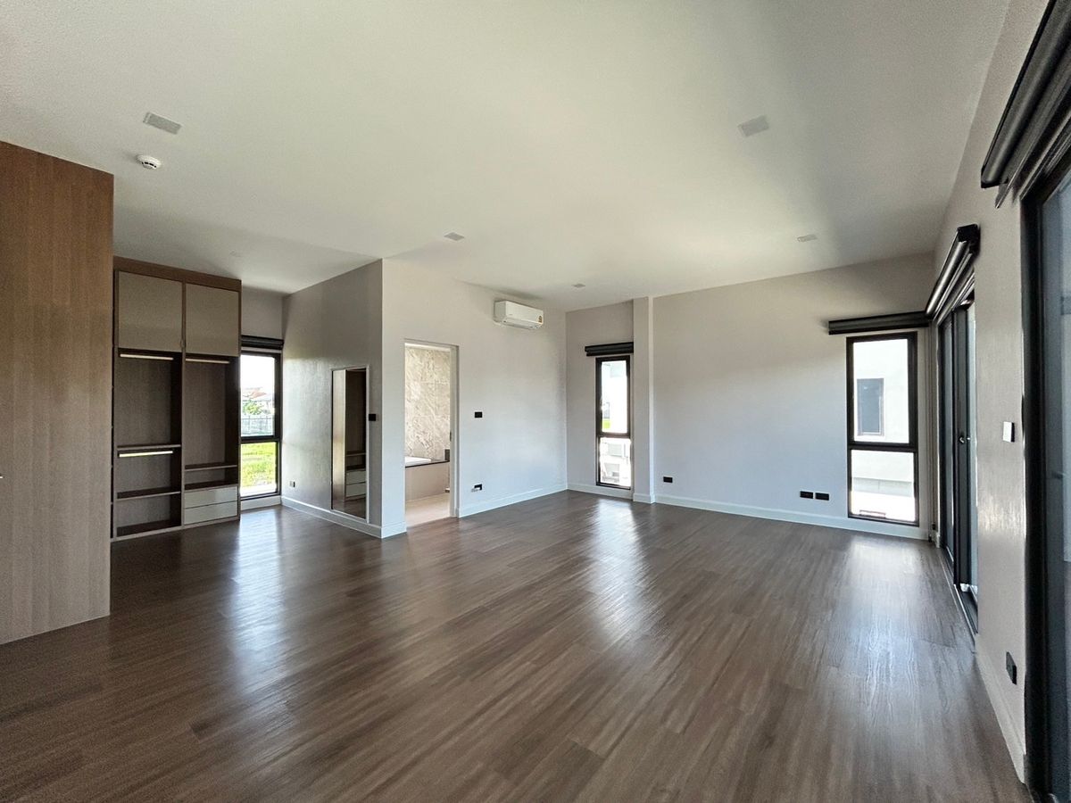 For SaleHouseLadkrabang, Suwannaphum Airport : Venu ID Motorway - Rama 9 /5 Bedrooms (Sale), Venue ID Motorway - Rama9 / 5 Bedrooms (For Sale) Chui046