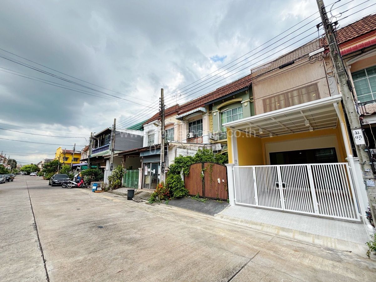 ขายทาวน์โฮมมีนบุรี-ร่มเกล้า : บ้านรุ่งกิจแกรนด์วิสต้า  แขวงมีนบุรี เขตมีนบุรี กรุงเทพมหานคร