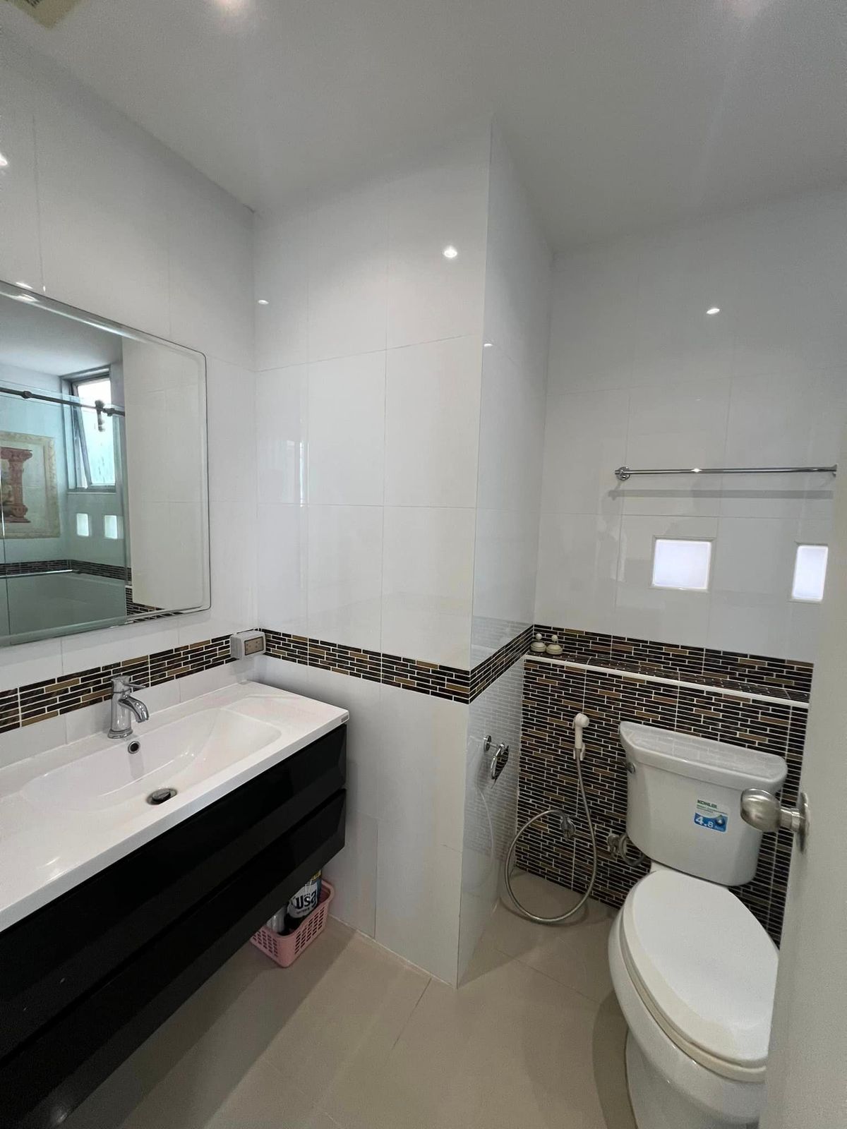 For RentCondoRatchathewi,Phayathai : Pathumwan Resort【𝐑𝐄𝐍𝐓】🔥Large room in the city center, clearly separated, near BTS, easy to travel🔥 Contact Line ID: @hacondo