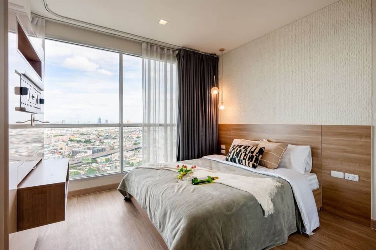 ขายคอนโดสาทร นราธิวาส : Rare ราคาดีมาก และสวยมาก! Rhythm Sathorn 3 ห้องนอน ขนาด 85.29 sqm ราคา 13.89 MB สนใจติดต่อ 065-242-6835 คุณกิ๊ฟ 