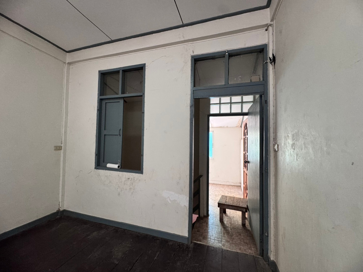 ขายอาคารพาณิชย์สีลม ศาลาแดง บางรัก : ขายตึกแถว ซอยจินดาถวิล แขวงมหาพฤฒาราม บางรัก ทำเลดีใจกลางเมือง (N.1984)