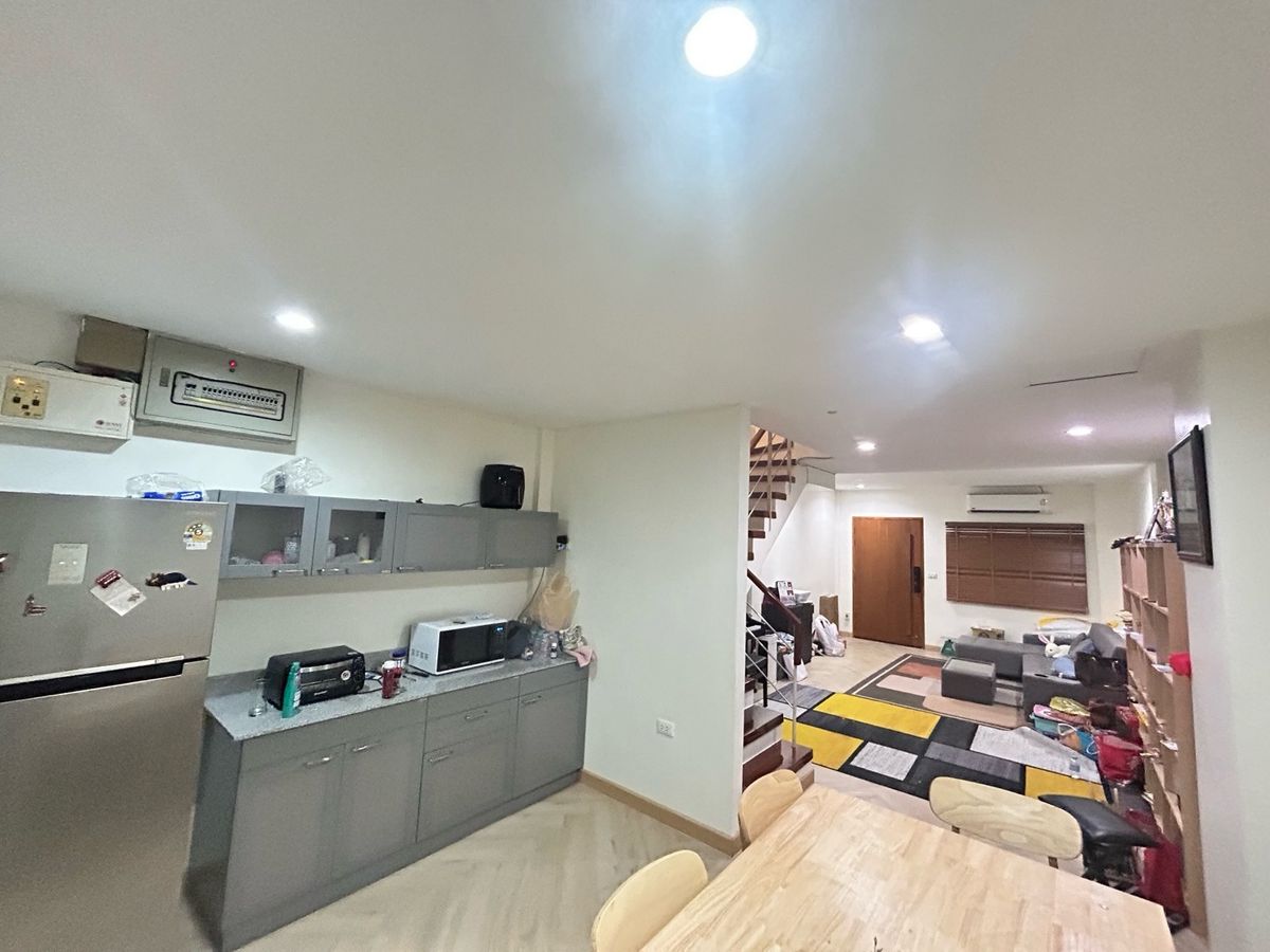 ขายทาวน์โฮมสาทร นราธิวาส : ขาย หมู่บ้านธนพัฒน์  พร้อมเฟอร์นิเจอร์ พร้อมอยู่ บ้านต่อเติมแล้ว