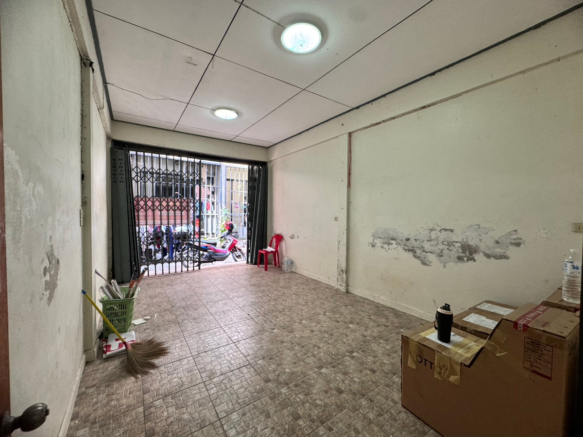 ขายอาคารพาณิชย์สีลม ศาลาแดง บางรัก : ขายตึกแถว ซอยจินดาถวิล แขวงมหาพฤฒาราม บางรัก ทำเลดีใจกลางเมือง (N.1984)