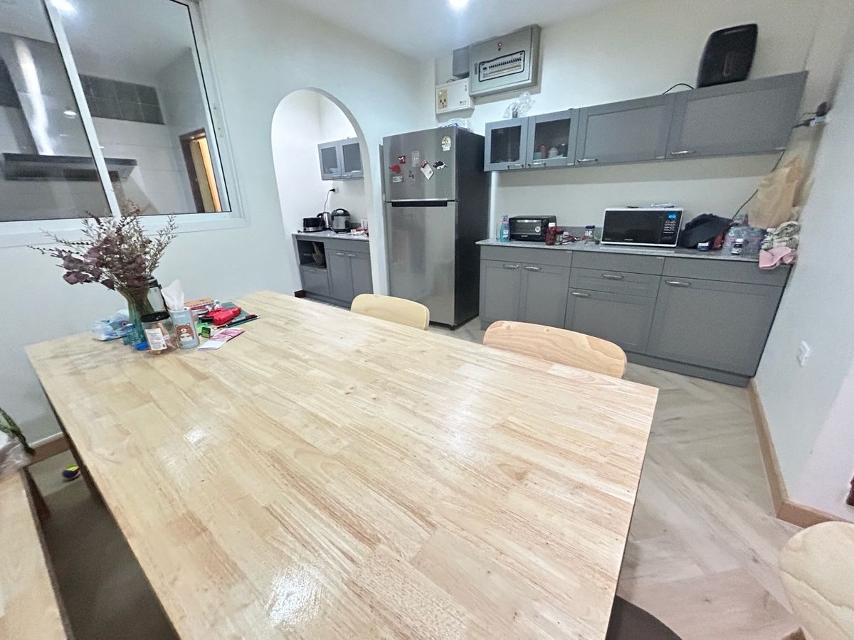 ขายทาวน์โฮมสาทร นราธิวาส : ขายด่วน ราคาพิเศษ  7,600,000 บาท หมู่บ้านธนพัฒน์  พร้อมเฟอร์นิเจอร์ พร้อมอยู่ บ้านต่อเติมแล้ว