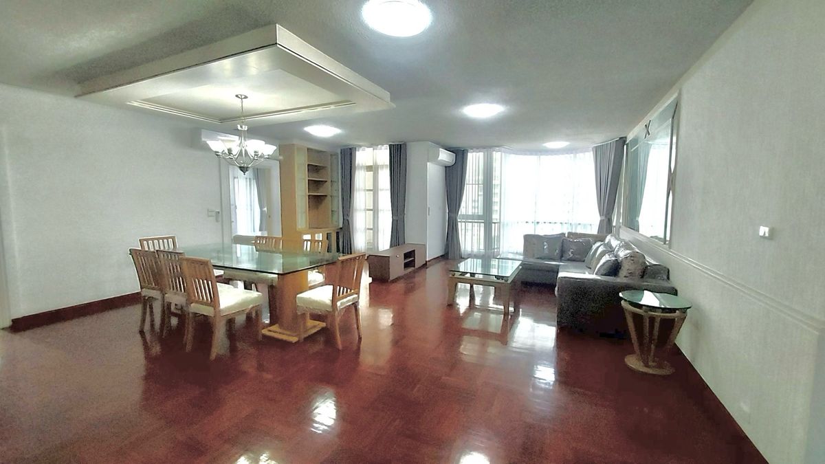 ให้เช่าวิทยุ ชิดลม หลังสวน : 3 ห้องนอน 2 ห้องน้ำ Pet friendly ในซอยหลังสวน  เฟอร์นิเจอร์ครบ พร้อมเข้าอยู่ทันที