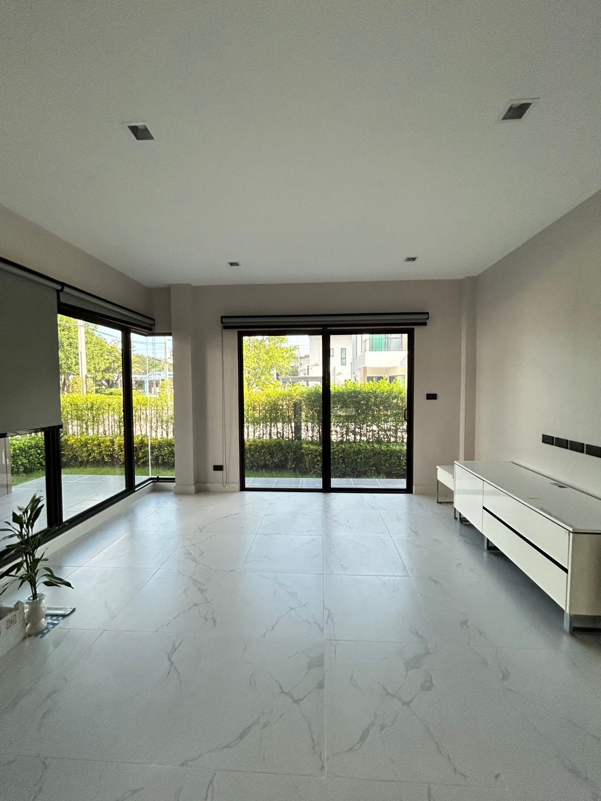 For SaleHouseLadkrabang, Suwannaphum Airport : Venu ID Motorway - Rama 9 /5 Bedrooms (Sale), Venue ID Motorway - Rama9 / 5 Bedrooms (For Sale) Chui046