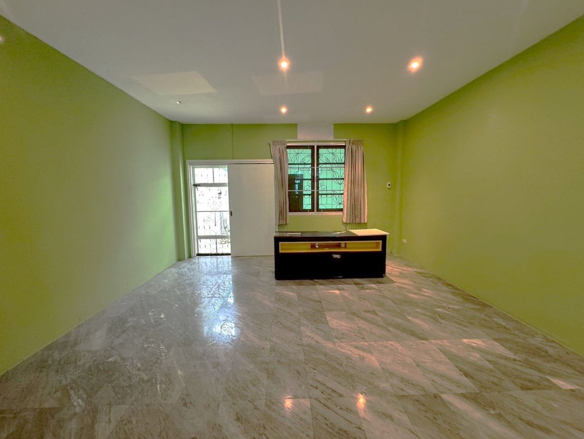 For RentShop HouseSukhumvit, Asoke, Thonglor : Townhouse for Rent – Suitable for All Types of Business, Ekkamai  **NO CO-AGENT**