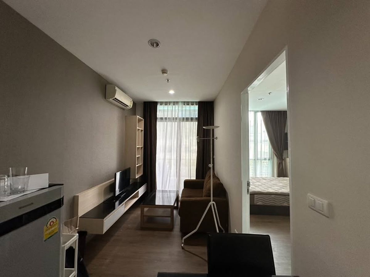 For RentCondoSukhumvit, Asoke, Thonglor : Rent RR335 up EKKAMAI. Beautiful room, complete furniture, good location near the Ekkamai BTS BTS.