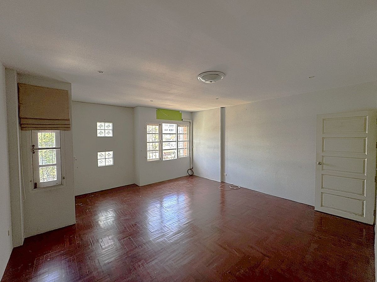 For RentShop HouseSukhumvit, Asoke, Thonglor : Townhouse for Rent – Suitable for All Types of Business, Ekkamai  **NO CO-AGENT**