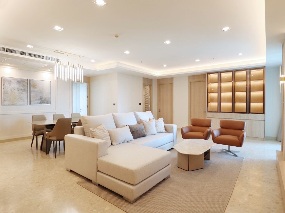 ขายคอนโดสุขุมวิท อโศก ทองหล่อ : Nusasiri Grand Condo | Just 1 step from BTS Ekkamai 🚆