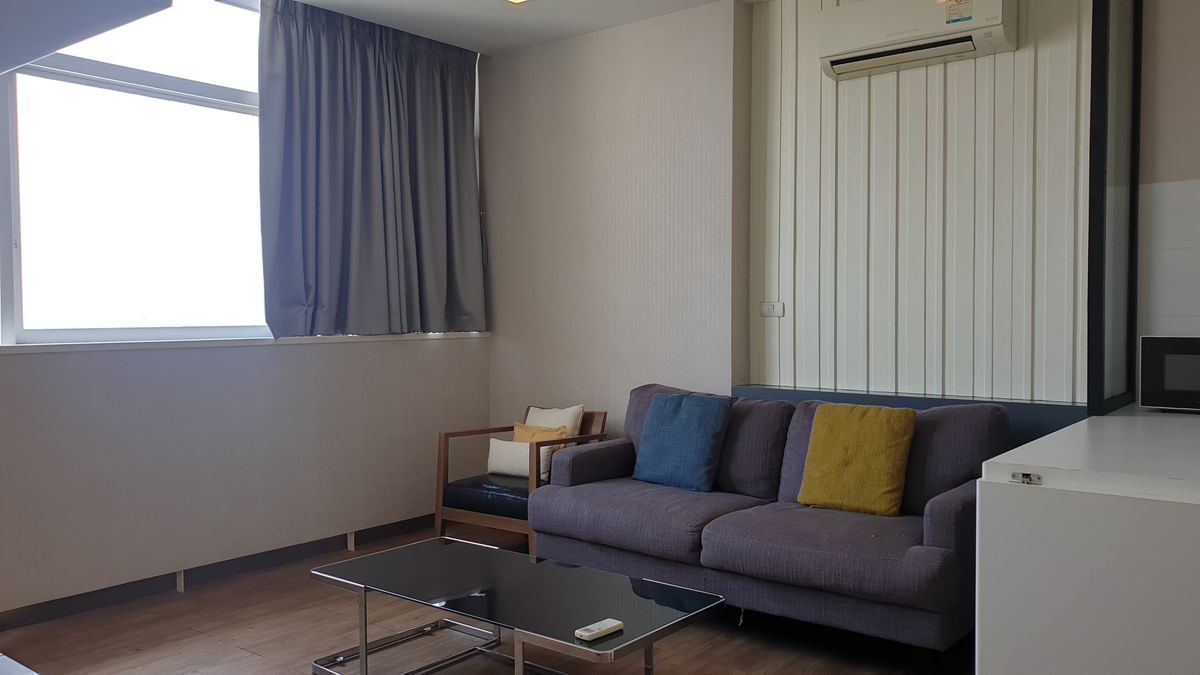 For RentCondoBangna, Bearing, Lasalle : The Coast Bangkok Sukhumvit-Bangna, 1 large room, 1 bedroom, 1 living room, 43 sq.m., full furniture, electrical appliances, ready to connect to the Bang Na station. Opposite BITEC Bangna, rent 25,000 baht/ Dion