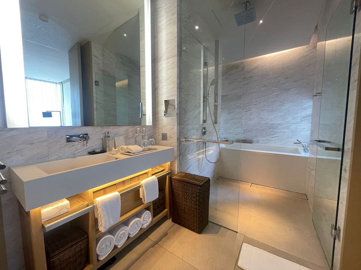 ขายคอนโดภูเก็ต : 🔥 Foreign Quota | Penthouse 1B1B | 213 Sq.m. | Twinpalms Residences by Montazure | 3rd Floor | 72 MB [YBs250701]