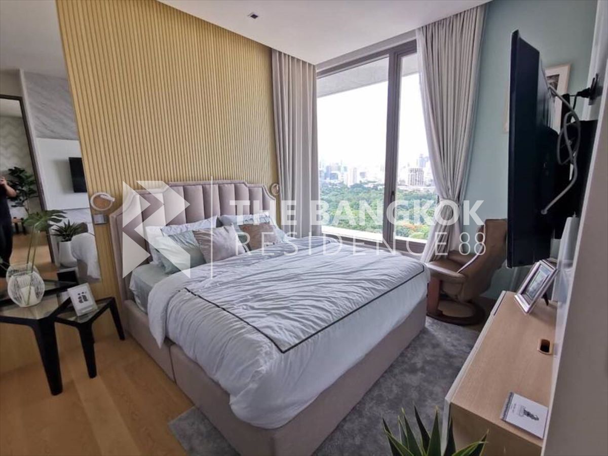 For RentCondoSilom, Saladaeng, Bangrak : The highest floor is ready to be in the garden. Suan Lum! Saladaeng One 1 Bedroom 56 SQM Price 68K/MO. Interested. Contact 065-242-6835 Khun Gift.