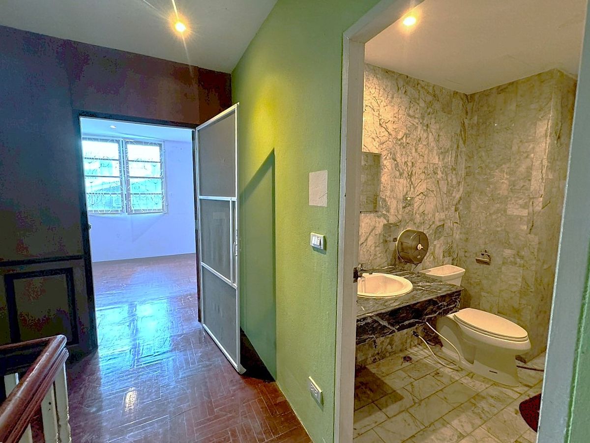 For RentShop HouseSukhumvit, Asoke, Thonglor : Townhouse for Rent – Suitable for All Types of Business, Ekkamai  **NO CO-AGENT**