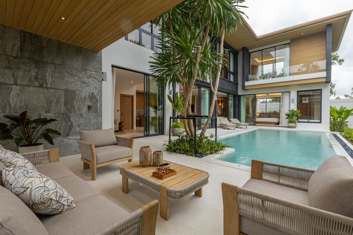 For SalePhuket : Luxury 5-Bedroom Modern Villa with Private Pool in Chalong, Phuket