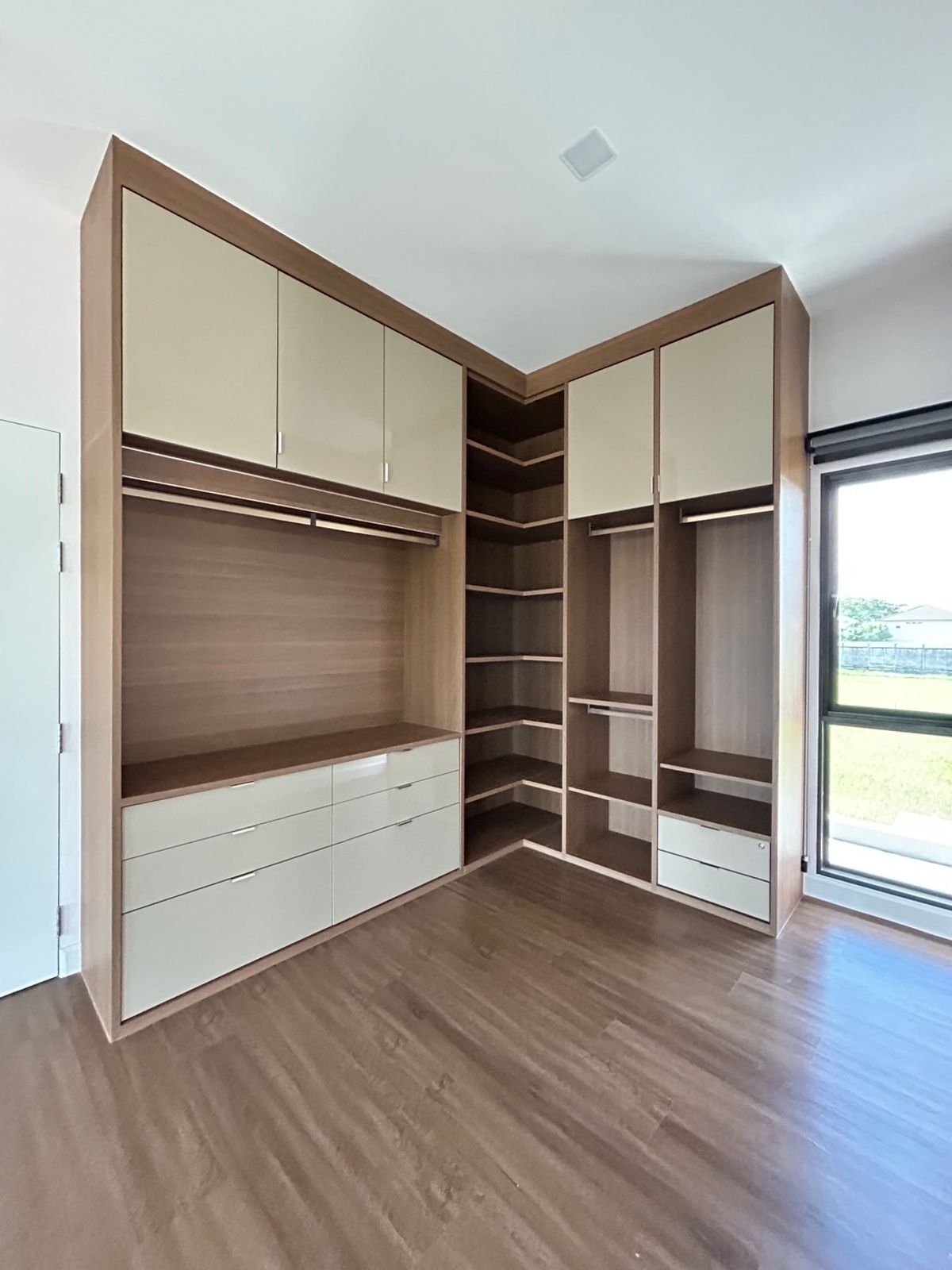 For SaleHouseLadkrabang, Suwannaphum Airport : Venu ID Motorway - Rama 9 /5 Bedrooms (Sale), Venue ID Motorway - Rama9 / 5 Bedrooms (For Sale) Chui046