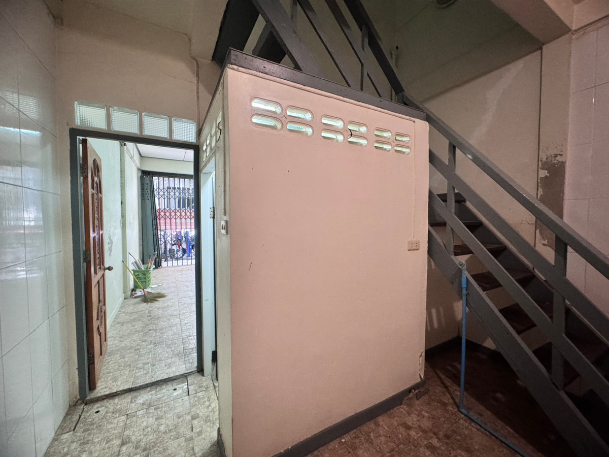 ขายอาคารพาณิชย์สีลม ศาลาแดง บางรัก : ขายตึกแถว ซอยจินดาถวิล แขวงมหาพฤฒาราม บางรัก ทำเลดีใจกลางเมือง (N.1984)