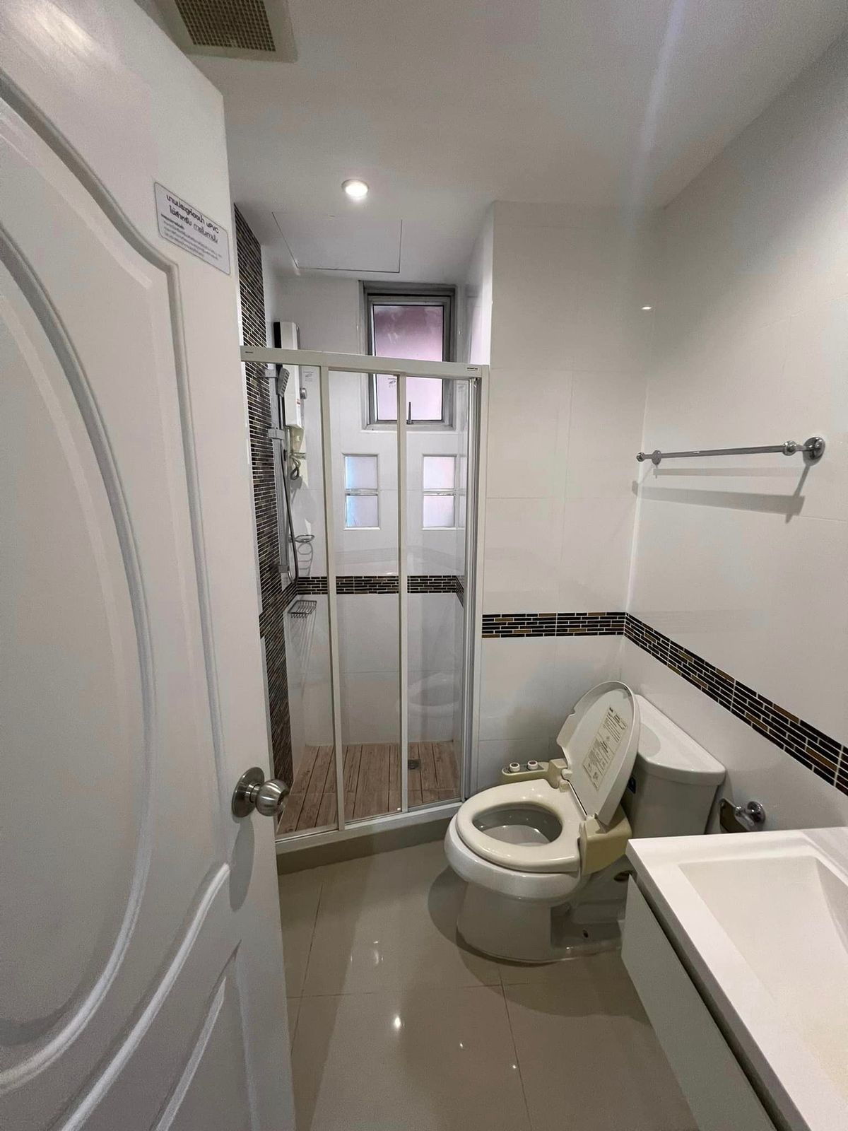 For RentCondoRatchathewi,Phayathai : Pathumwan Resort【𝐑𝐄𝐍𝐓】🔥Large room in the city center, clearly separated, near BTS, easy to travel🔥 Contact Line ID: @hacondo