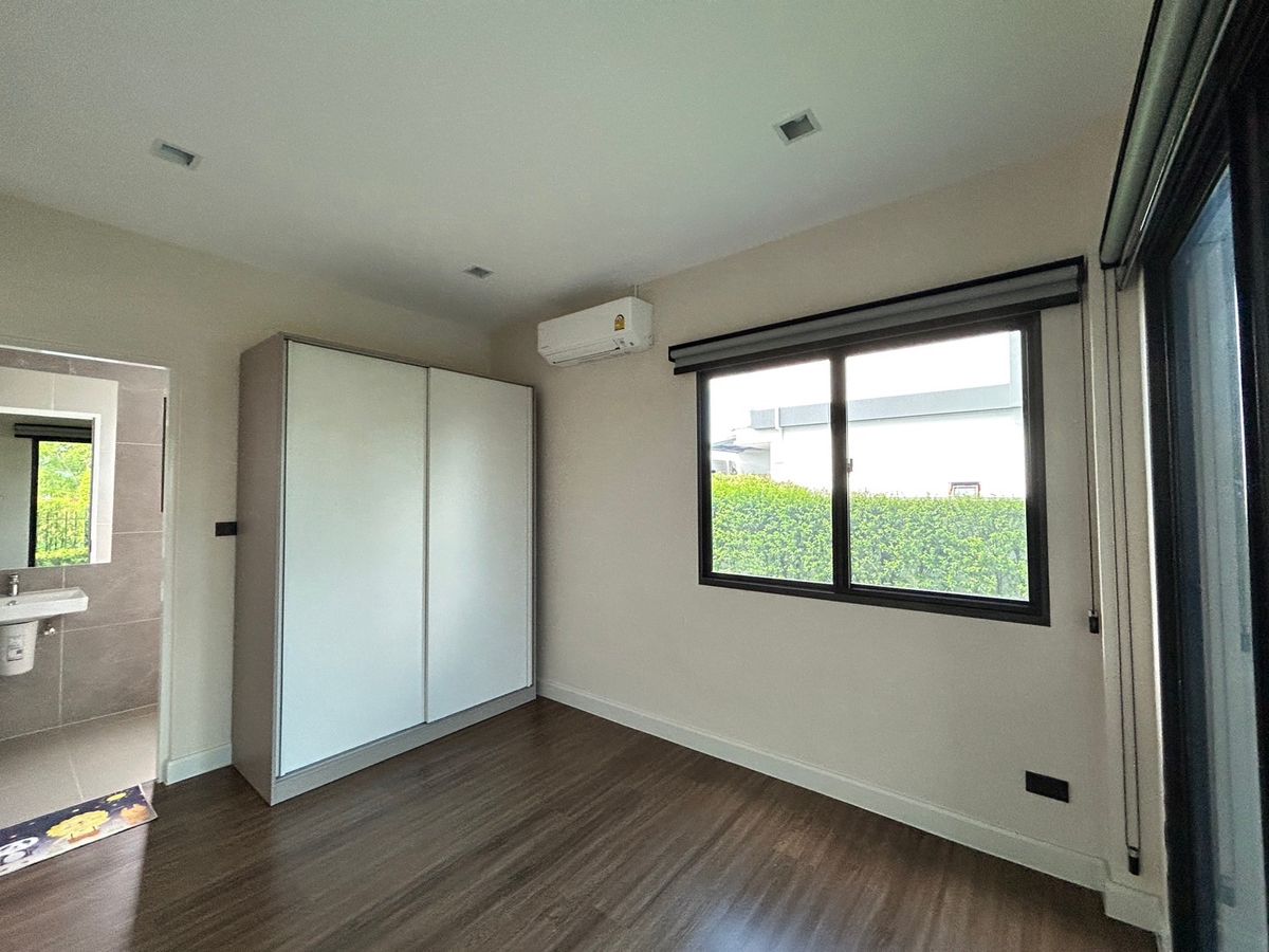 For SaleHouseLadkrabang, Suwannaphum Airport : Venu ID Motorway - Rama 9 /5 Bedrooms (Sale), Venue ID Motorway - Rama9 / 5 Bedrooms (For Sale) Chui046