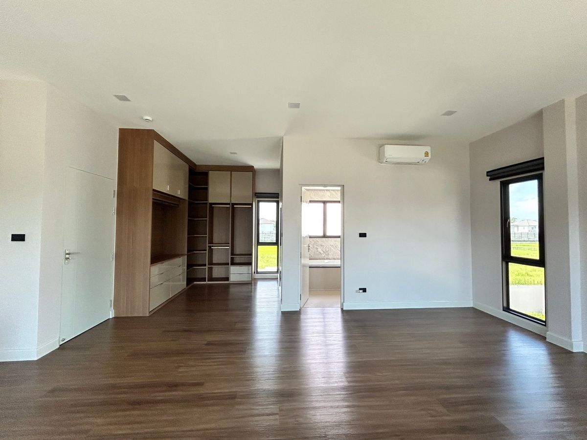 For SaleHouseLadkrabang, Suwannaphum Airport : Venu ID Motorway - Rama 9 /5 Bedrooms (Sale), Venue ID Motorway - Rama9 / 5 Bedrooms (For Sale) Chui046