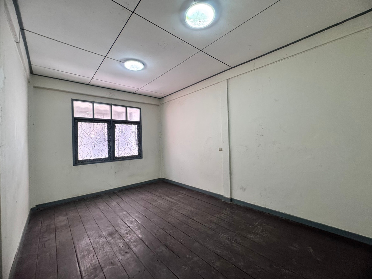 ขายอาคารพาณิชย์สีลม ศาลาแดง บางรัก : ขายตึกแถว ซอยจินดาถวิล แขวงมหาพฤฒาราม บางรัก ทำเลดีใจกลางเมือง (N.1984)