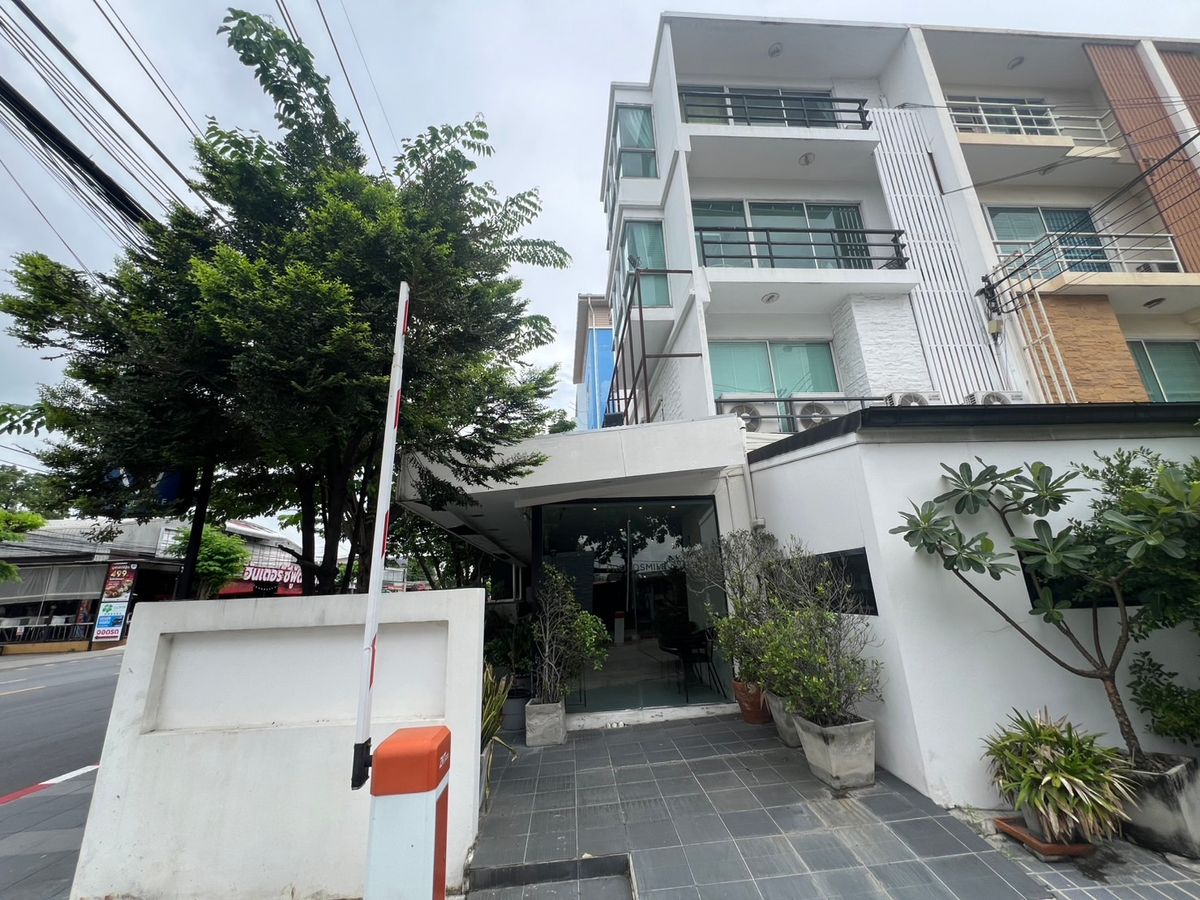 ให้เช่าทาวน์โฮมโชคชัย4 ลาดพร้าว71 : ให้เช่า อาคาร 3 ชั้น+ ชั้นลอย1 ชั้น ทำเล ลาดพร้าว 71 // 5b3b 