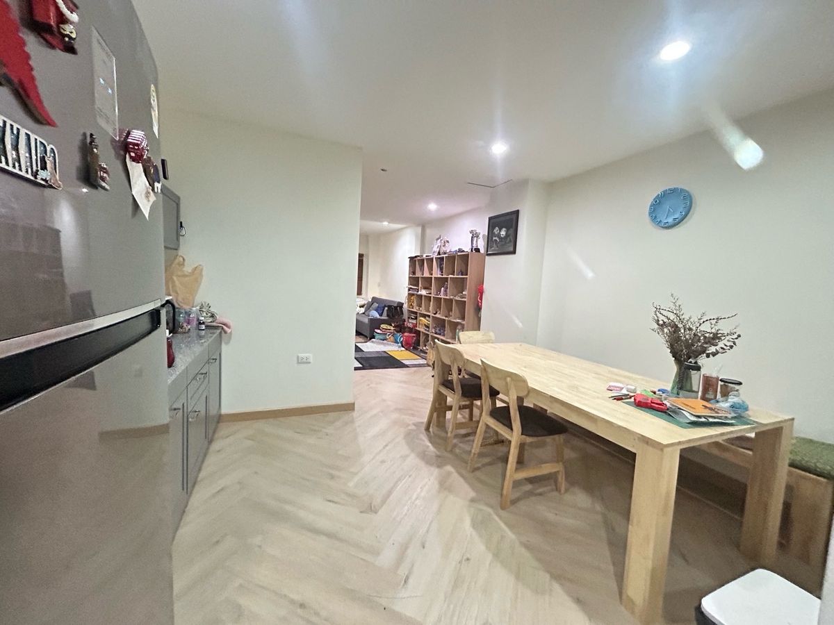 ขายทาวน์โฮมสาทร นราธิวาส : ขายด่วน ราคาพิเศษ  7,600,000 บาท หมู่บ้านธนพัฒน์  พร้อมเฟอร์นิเจอร์ พร้อมอยู่ บ้านต่อเติมแล้ว