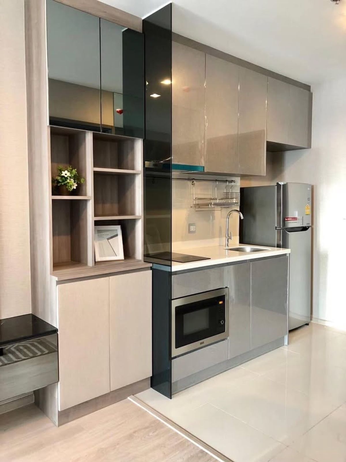 For RentCondoRatchathewi,Phayathai : Rhythm Rangnam【𝐑𝐄𝐍𝐓】🔥Decorate simply, softly, and minimally with warm tones. Beautiful built-in work fits perfectly in every corner. Live a classy life🔥 Contact Line ID: @hacondo