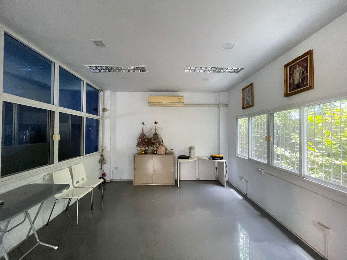 ขายโกดังลาดกระบัง สุวรรณภูมิ : ขายโกดัง ใกล้สุวรรณภูมิ ทำคาเฟ่  ร้านอาหาร โกดัง โรงงานขนาดเล็กได้