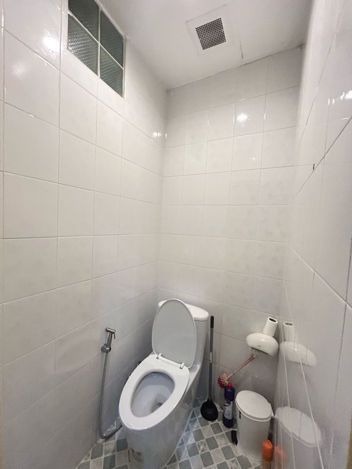 ขายทาวน์โฮมสาทร นราธิวาส : ขายด่วน ราคาพิเศษ  7,600,000 บาท หมู่บ้านธนพัฒน์  พร้อมเฟอร์นิเจอร์ พร้อมอยู่ บ้านต่อเติมแล้ว