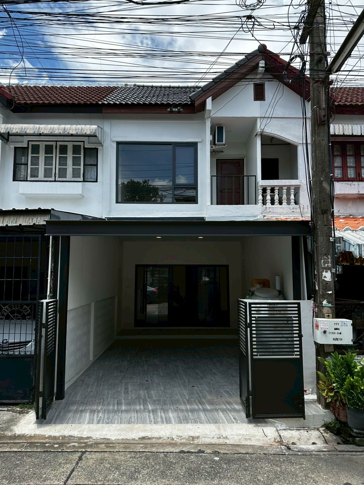 ขายทาวน์โฮมนวมินทร์ รามอินทรา : ขาย ทาวน์โฮมบ้านสวยริมบึง รามอิทรา 67  18 ตรว ราคาดีมาก
